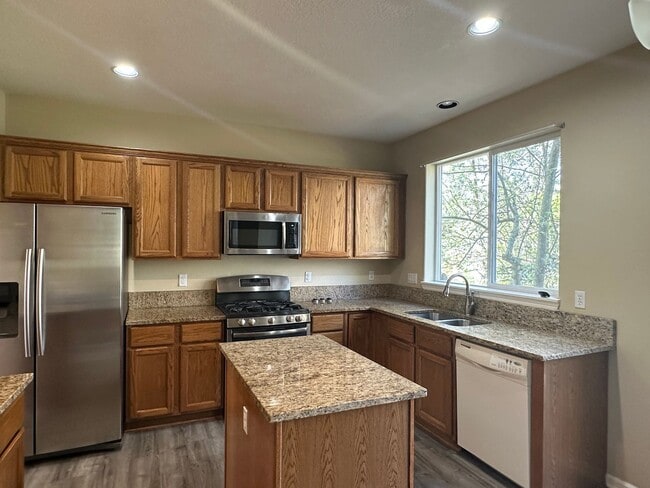 Building Photo - Beautiful 3 Bed + Bonus Room, 2.5 Bath Home!
