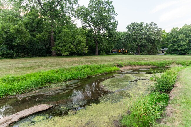 Building Photo - 208 Brookdale Ln