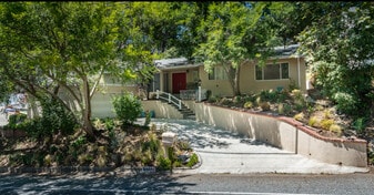 Building Photo - 3155 Linda Vista Rd