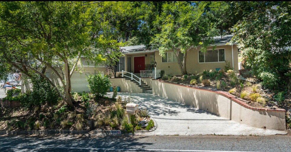 Primary Photo - 3155 Linda Vista Rd
