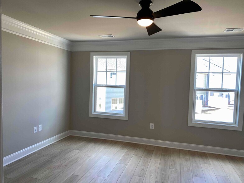Building Photo - 209 Sunbird Ln