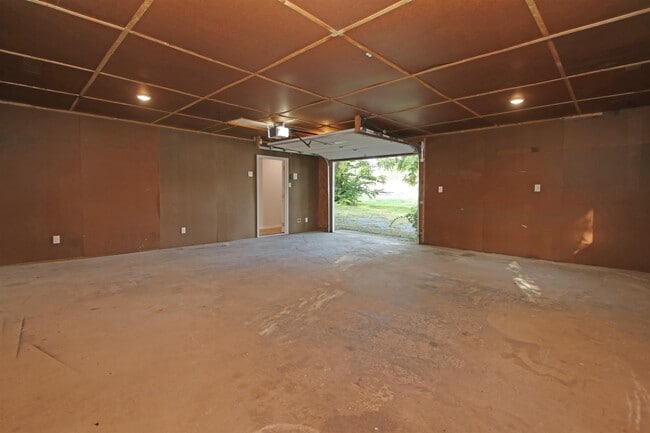 Building Photo - 169 W Lee St