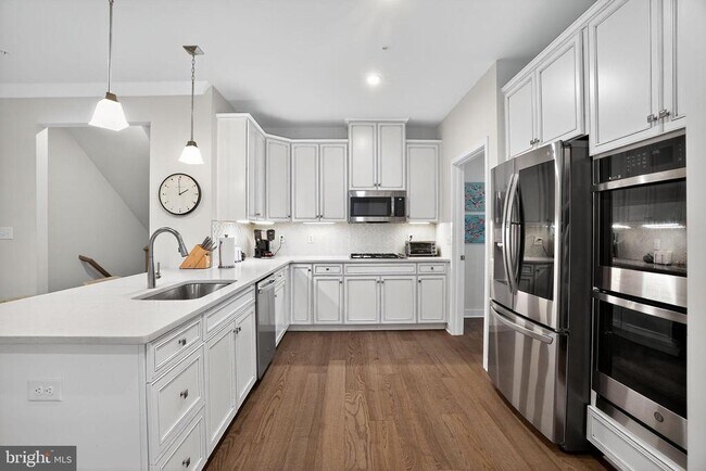 Building Photo - 701 Cascade Way