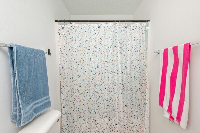 Building Photo - 3 Bedroom in Navarre!!