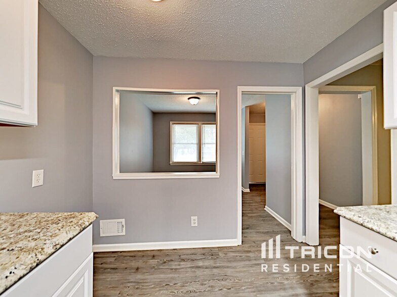 Building Photo - 107 Lely Ct