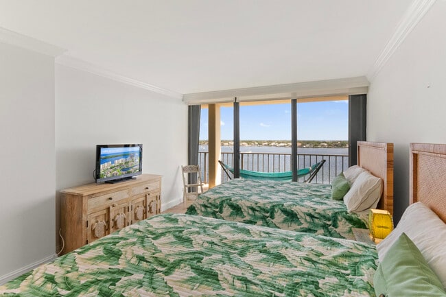 Building Photo - 130 Lakeshore Dr