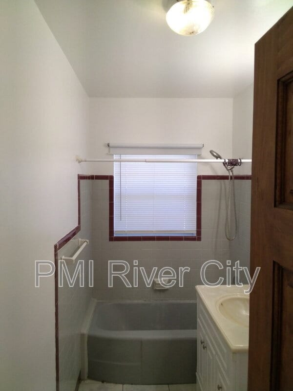 Building Photo - 5405 Matanzas Way