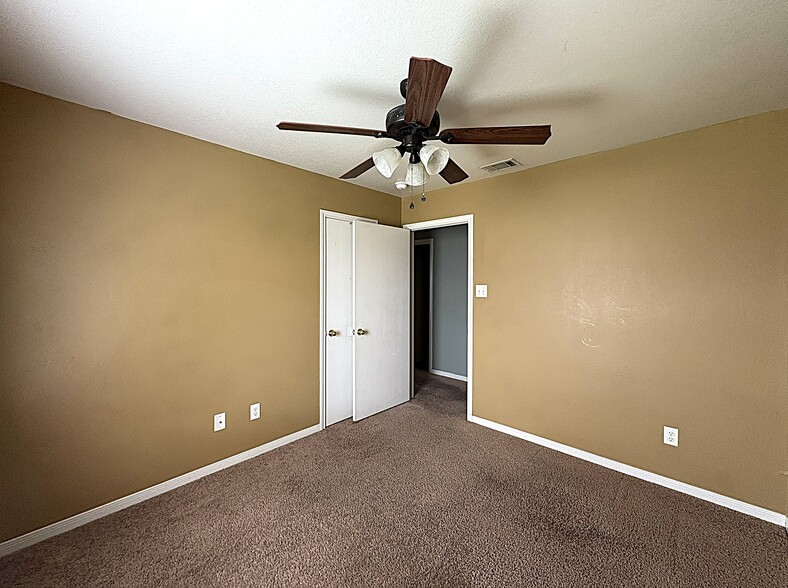 Building Photo - 507 Manhattan Dr
