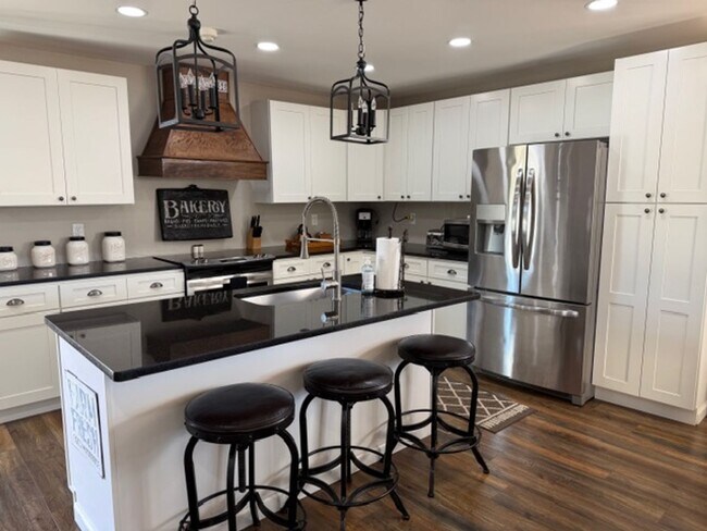 Building Photo - Dandridge 37725 - FULLY FURNISHED 3 bedroom, 2 bath Updated Basement Ranch on 1+ Acre. Pets Welco...