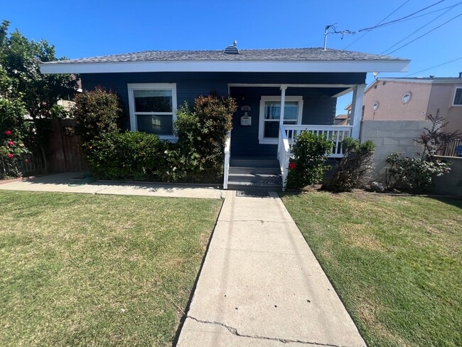 Building Photo - Craftsman Beauty with Upgrades | 2 Bed | 1...