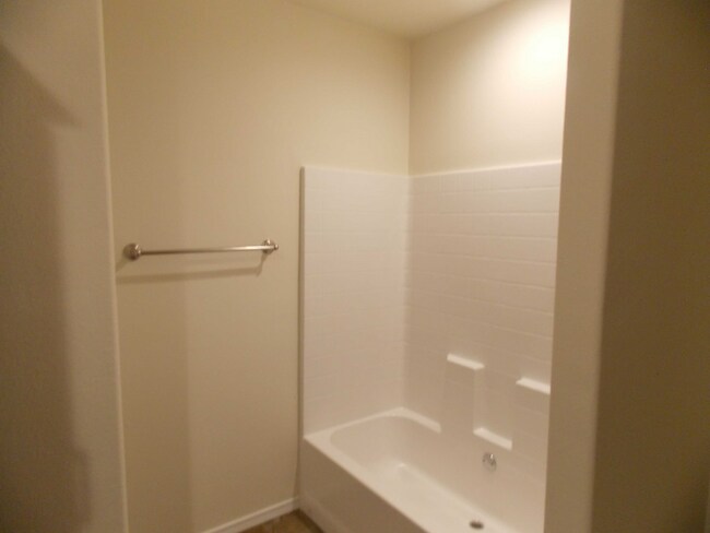 Building Photo - 302 W El Paso Ave