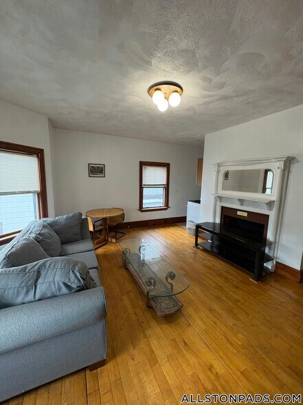 Building Photo - 36 Linden St