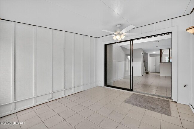 Building Photo - 168 W Sandalwood Ct