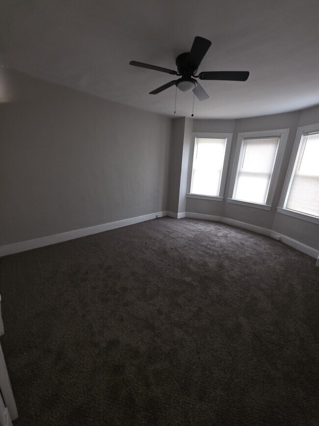 Building Photo - 403 S Augusta Ave