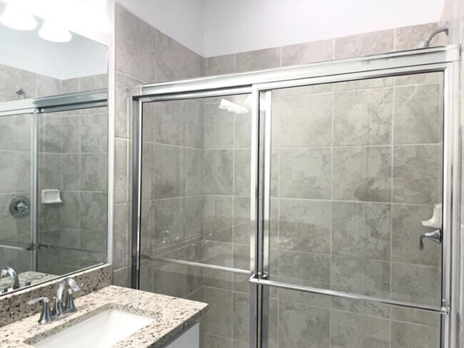 Building Photo - 3/2.5 TOWNHOUSE LORRAINE LAKES No deposit ...
