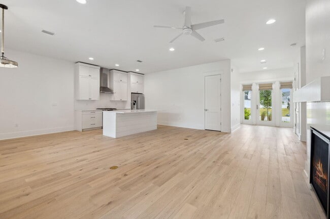 Building Photo - 91 Heartwood St