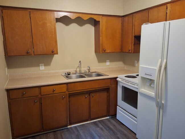 Building Photo - 1110 Evelyn Dr