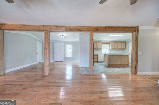 Building Photo - 838 Spring Place Rd NE