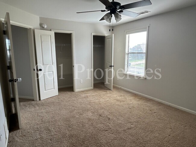 Building Photo - 14383 Buttercup Dr
