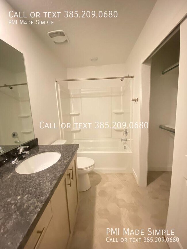 Building Photo - Clear and Bright, Newer Townhome in Rivert...