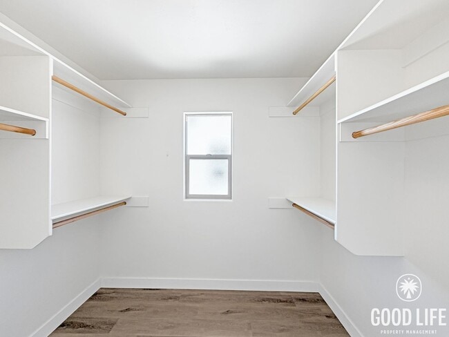 Building Photo - Stunning 3BD/3BA W/ A/C, Attached Garage, and In-Unit Laundry in Pacific Beach!