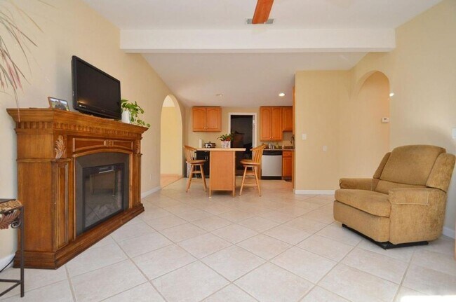 Building Photo - $3,490 / GORGEOUS CENTRAL FREMONT HOME COM...