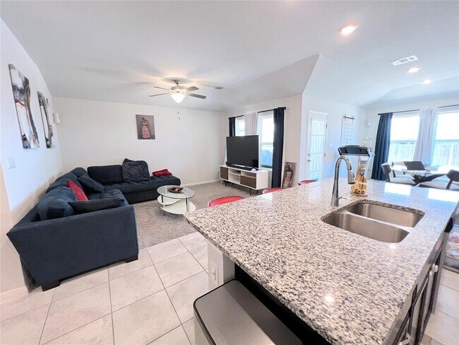 Building Photo - 502 Mossy Rock Dr