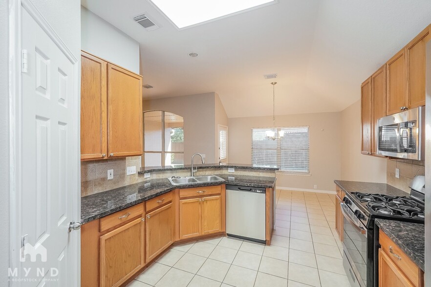 Building Photo - 818 Cypresswood Bend