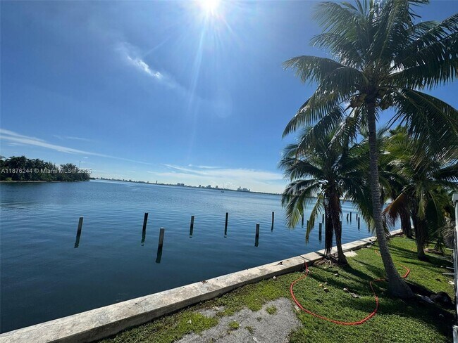 Building Photo - 600 NE 36th St