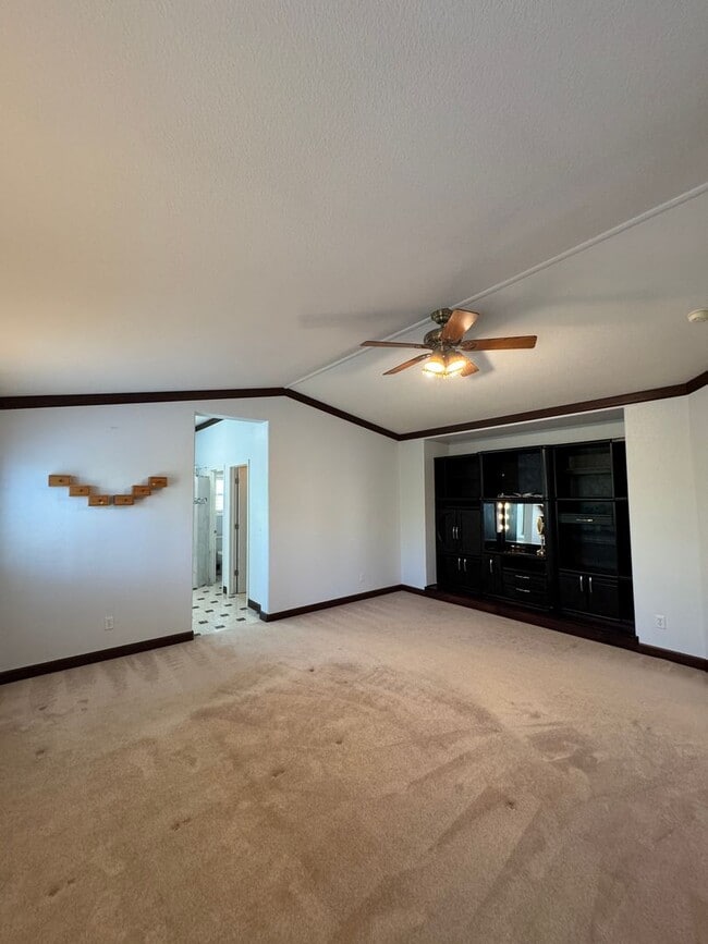 Building Photo - 1762 River Oaks Cir