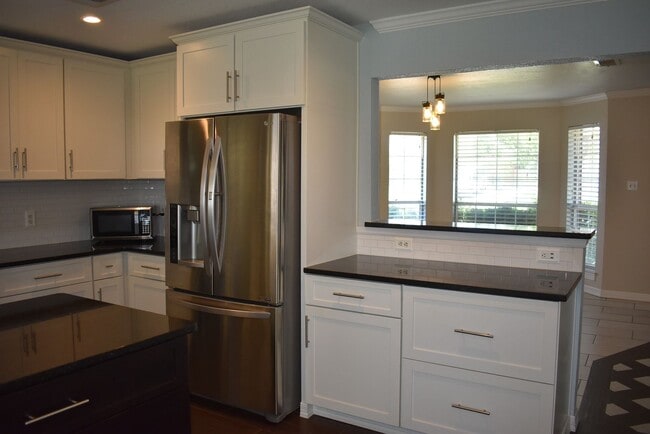 Building Photo - Beautiful Remodeled Home with 3 Bedrooms a...