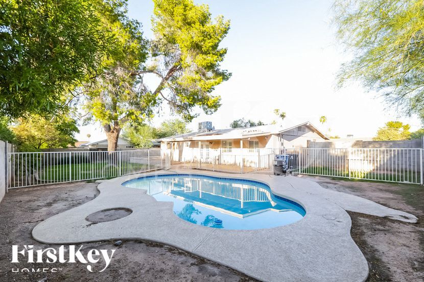 Building Photo - 5106 S Fairfield Dr