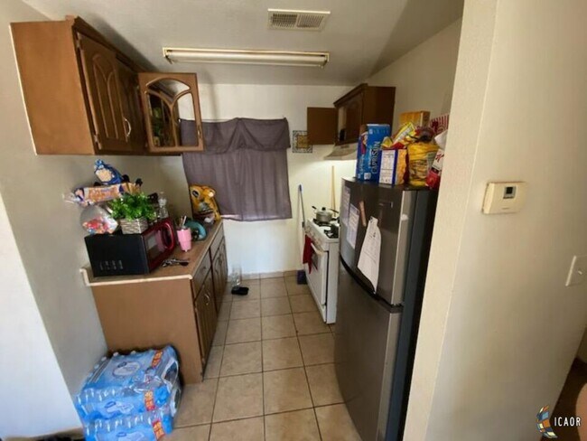 Building Photo - 464 1/2-464 1/2 W Olive Ave