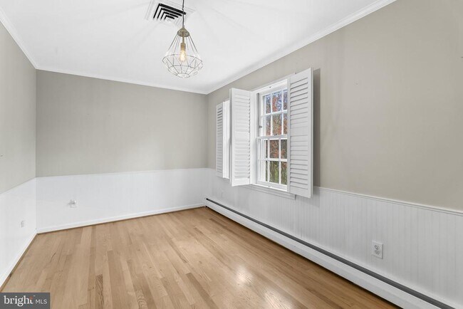 Building Photo - 9102 Volunteer Dr