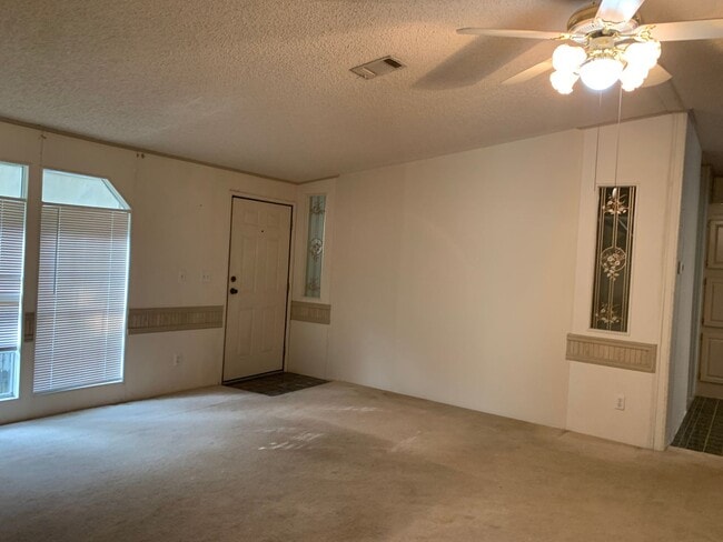 Building Photo - 4bath/2bath SFH in Bay Hills Community onl...