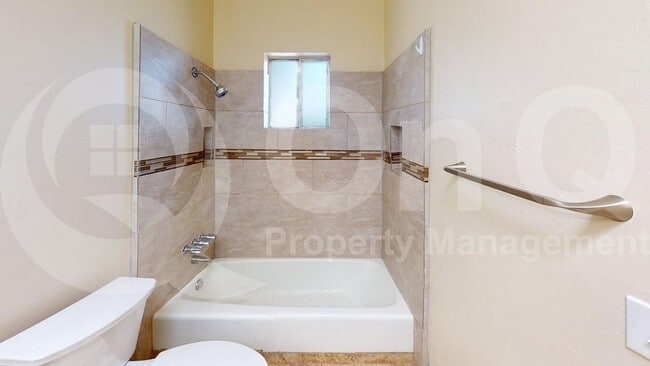Building Photo - 905 S La Bellota