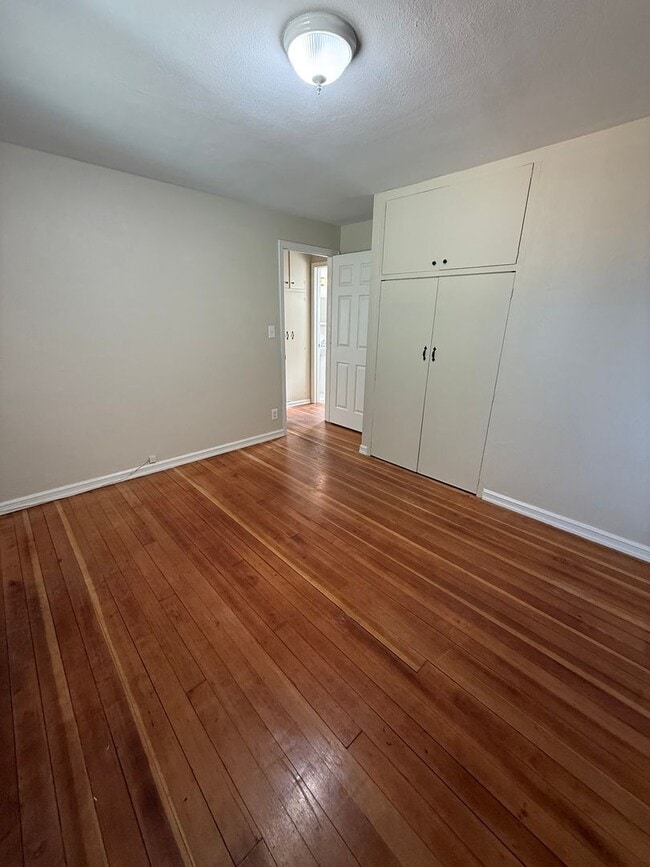 Building Photo - 3904