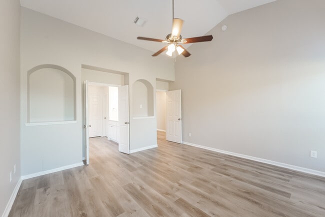 Building Photo - 14811 Forest Enclave Ln