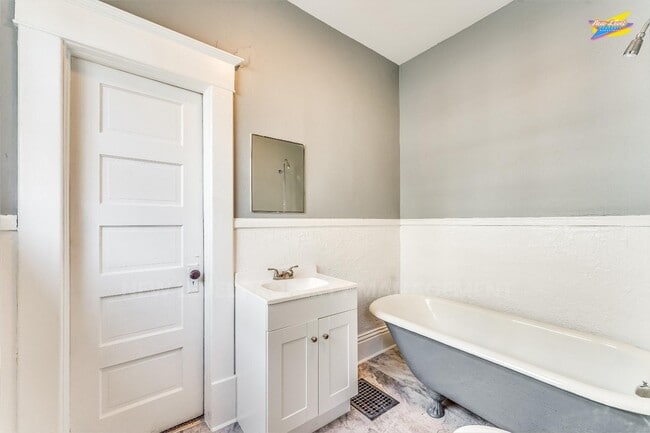 Building Photo - 305 N Pennsylvania Ave