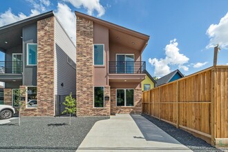 Building Photo - 207 E 38th St