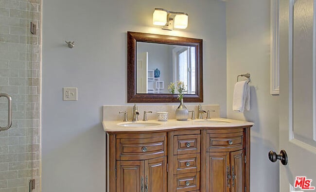 Building Photo - 2315 Cochran Ave