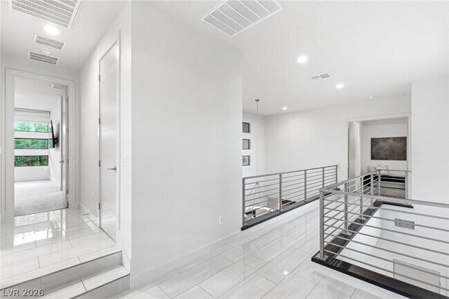 Building Photo - 75 Pristine Glen St