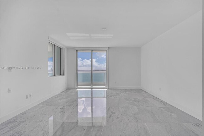 Building Photo - 1331 Brickell Bay Dr