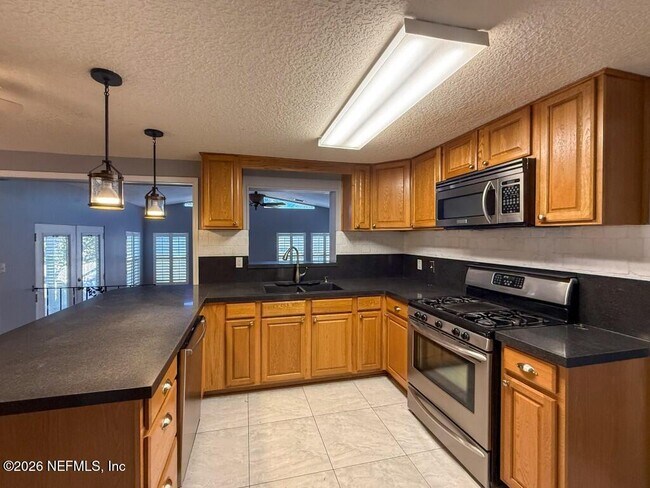 Building Photo - 360 Canis Dr W