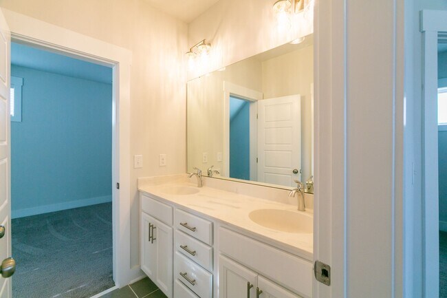 Building Photo - Beautiful 3 Bed/2.5 bath cottage in Chatham Park Available early September