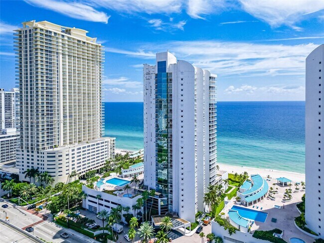 Building Photo - 16485 Collins Ave