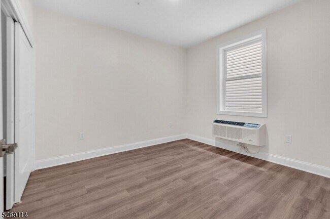 Building Photo - 751 Vose Ave