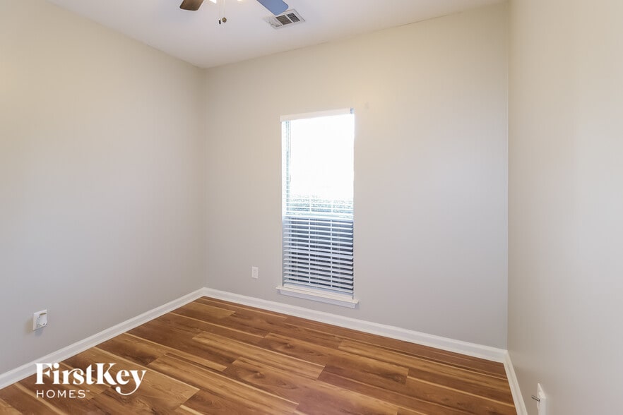 Building Photo - 101 Deer Ridge Dr