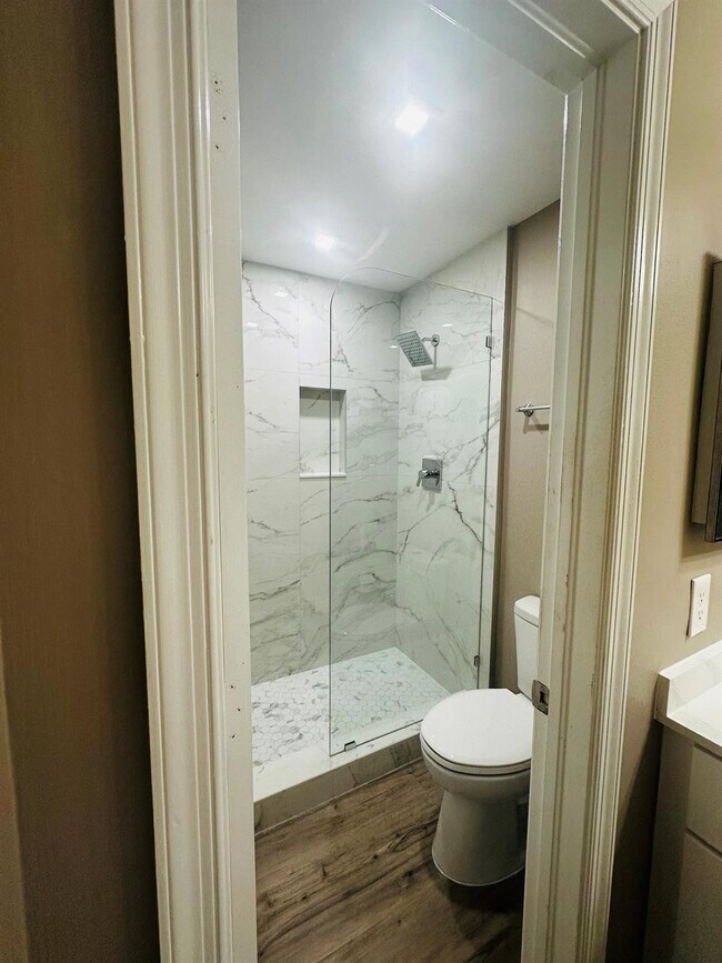 Building Photo - 2246 Discovery Cir W