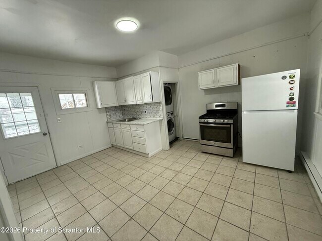 Building Photo - 375 Grove St